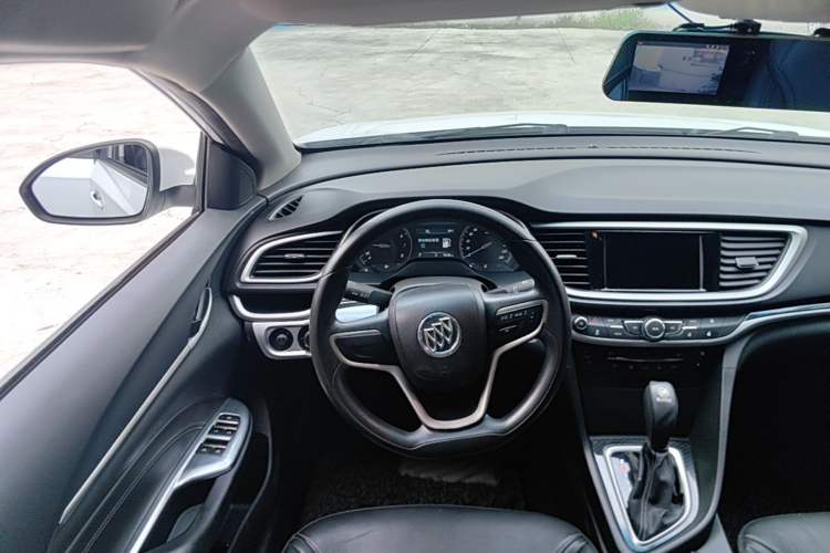 Used Buick GT 2015 15N Automatic Deluxe Edition Center Console