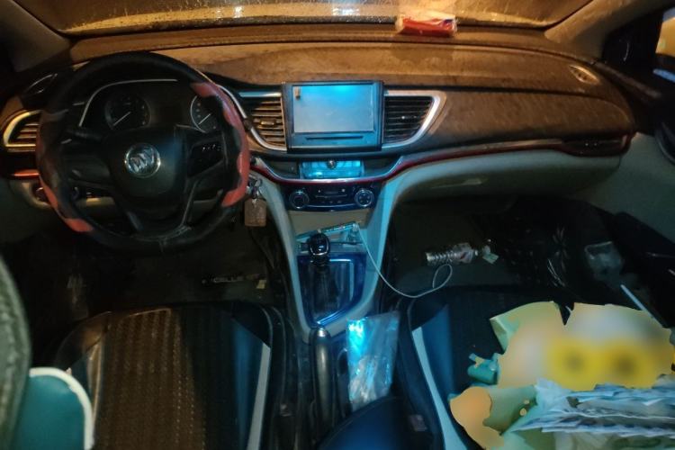 Used Buick GT 2015 15N Manual Entry-Level Trim Center Console