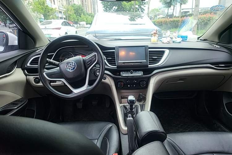 Used Buick GT 2015 15N Manual Entry-Level Trim Center Console