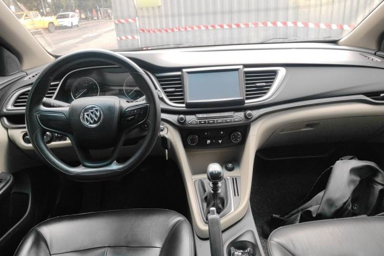 Used Buick GT 2015 15N Manual Entry-Level Trim Center Console