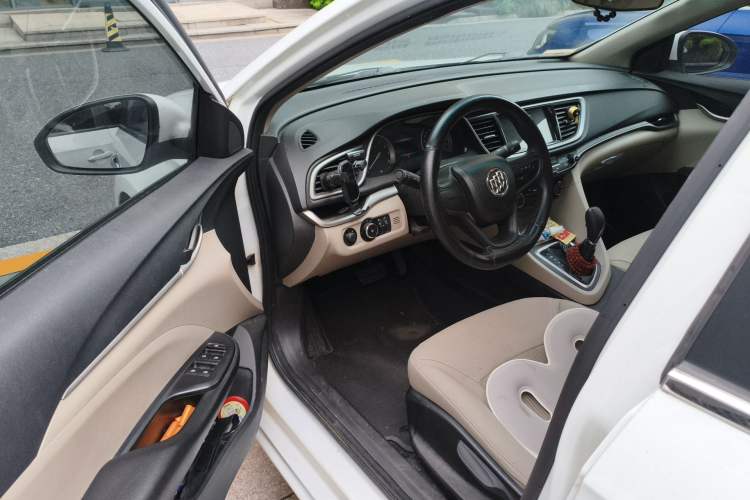 Used Buick GT 2015 15N Automatic Elite Version Driver Seat