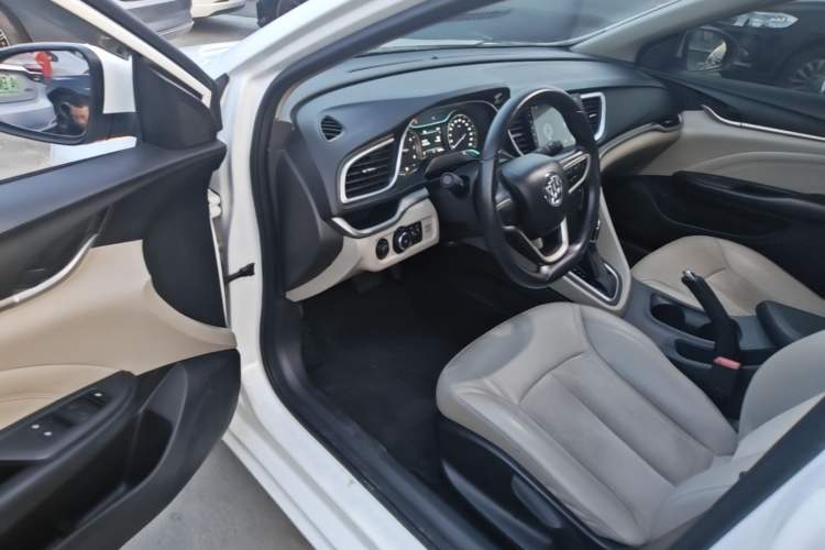 Used Buick GT 2015 15N Automatic Deluxe Edition Driver Seat