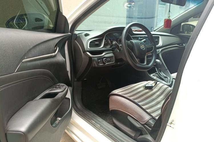 Used Buick GT 2015 15N Automatic Deluxe Edition Driver Seat