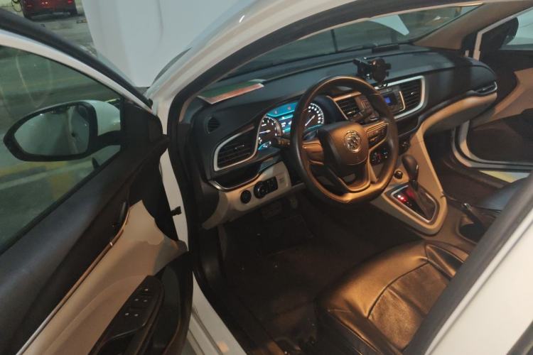 Used Buick GT 2015 15N Automatic Elite Version Driver Seat