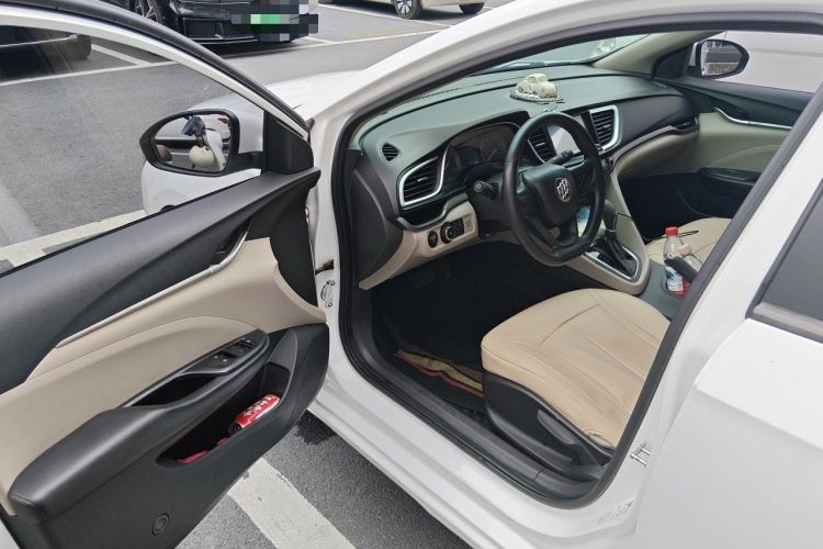 Used Buick GT 2015 15N Automatic Elite Version Driver Seat