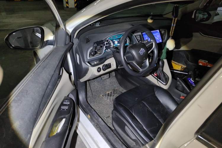 Used Buick GT 2015 15N Automatic Elite Version Driver Seat