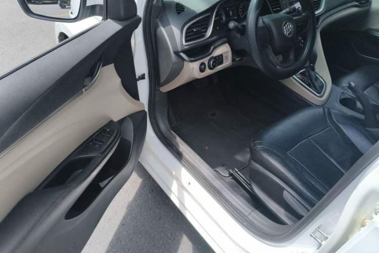 Used Buick GT 2015 15N Automatic Elite Version Driver Seat