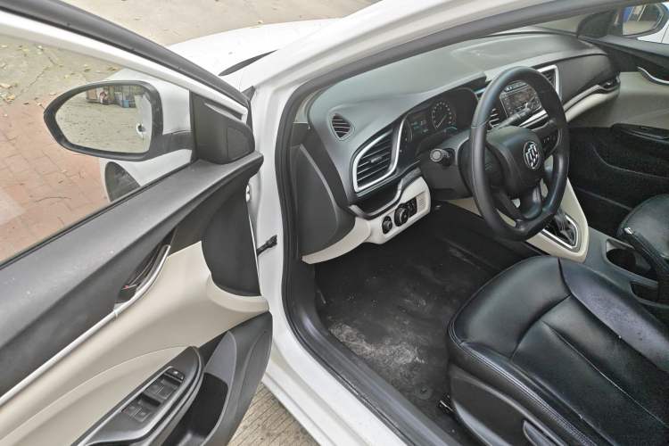 Used Buick GT 2015 15N Automatic Elite Version Driver Seat