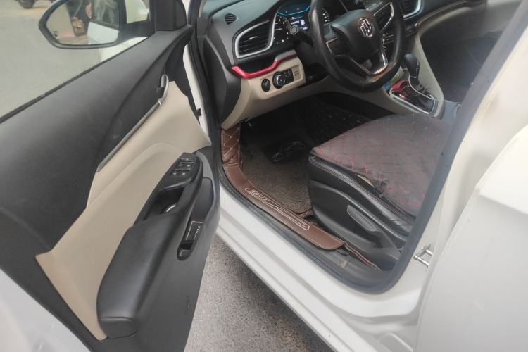 Used Buick GT 2015 15N Automatic Elite Version Driver Seat