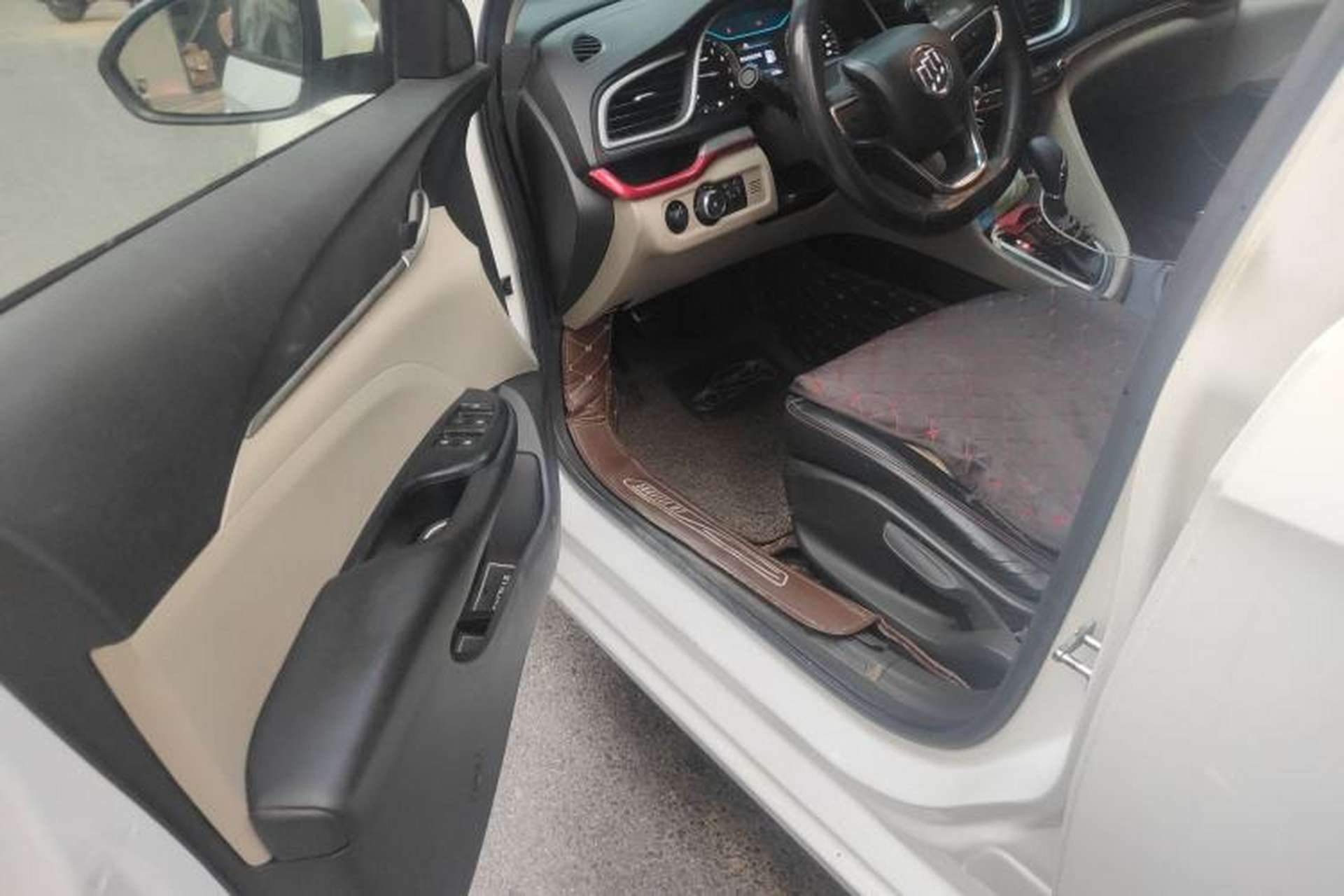 Used Buick GT 2015 15N Automatic Elite Version Driver Seat