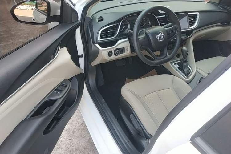Used Buick GT 2015 15N Automatic Elite Version Driver Seat