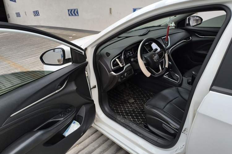 Used Buick GT 2015 15N Automatic Deluxe Edition Driver Seat