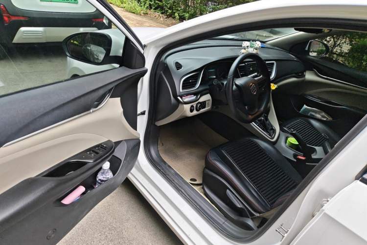 Used Buick GT 2015 15N Automatic Elite Version Driver Seat