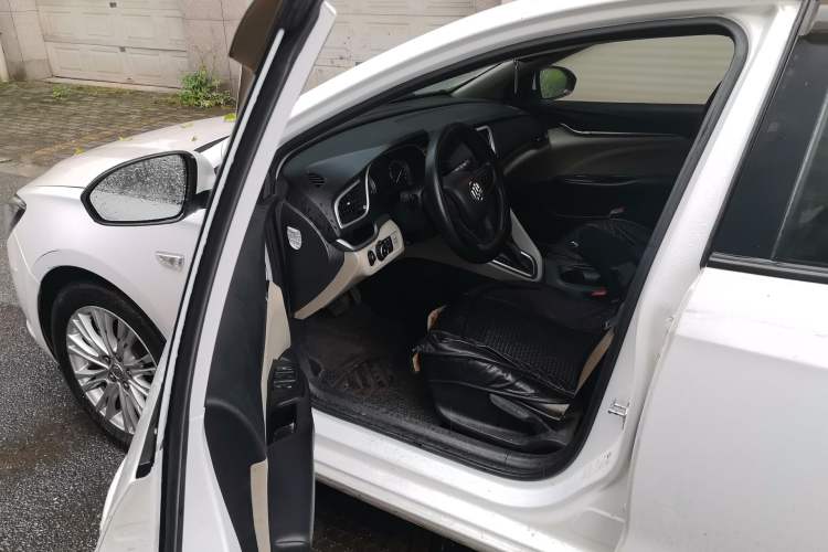 Used Buick GT 2015 15N Automatic Elite Version Driver Seat