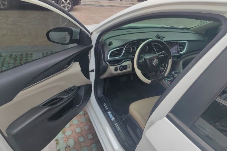 Used Buick GT 2015 15N Automatic Elite Version Driver Seat