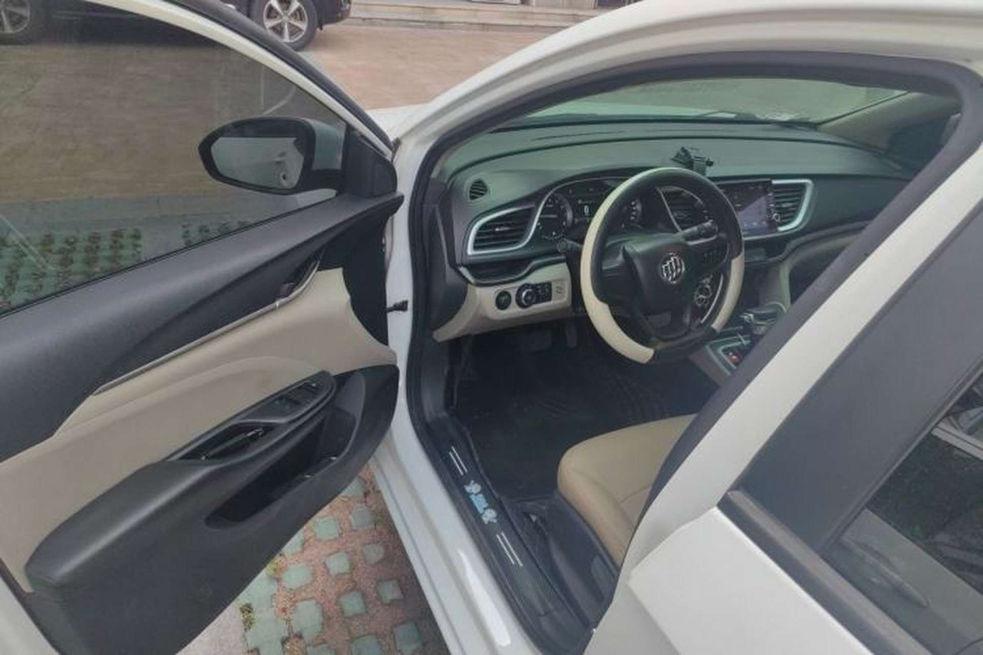 Used Buick GT 2015 15N Automatic Elite Version Driver Seat