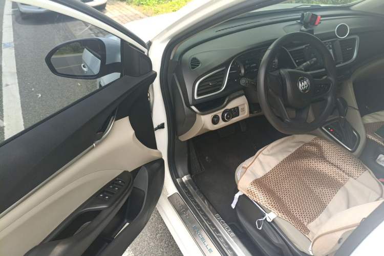 Used Buick GT 2015 15N Automatic Elite Version Driver Seat