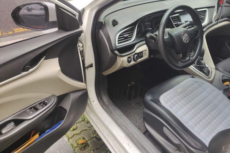 Used Buick GT 2015 15N Automatic Elite Version Driver Seat