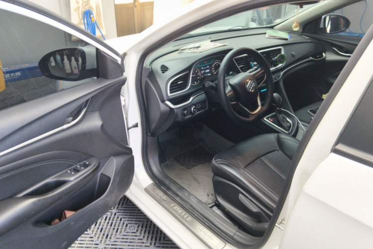 Used Buick GT 2015 15N Automatic Deluxe Edition Driver Seat