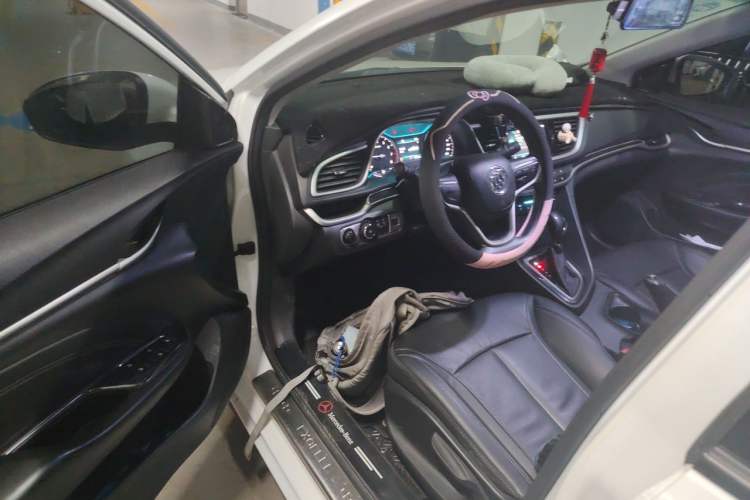 Used Buick GT 2015 15N Automatic Deluxe Edition Driver Seat
