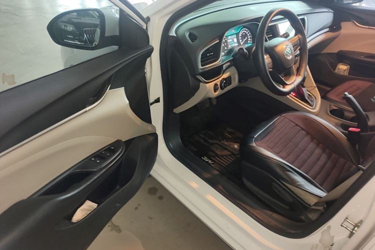 Used Buick GT 2015 15N Automatic Elite Version Driver Seat