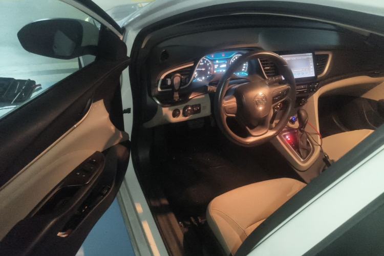 Used Buick GT 2015 15N Automatic Elite Version Driver Seat
