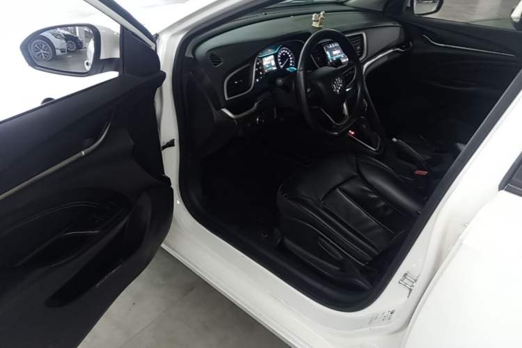 Used Buick GT 2015 15N Automatic Deluxe Edition Driver Seat
