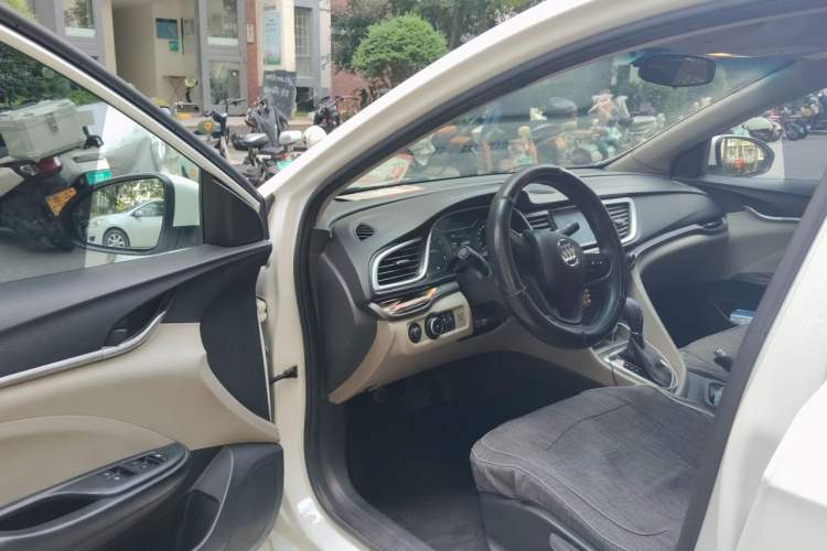 Used Buick GT 2015 15N Automatic Elite Version Driver Seat