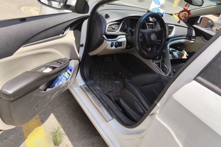 Used Buick GT 2015 15N Automatic Elite Version Driver Seat