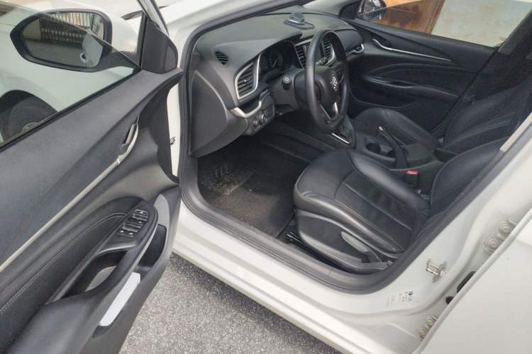 Used Buick GT 2015 15N Automatic Deluxe Edition Driver Seat