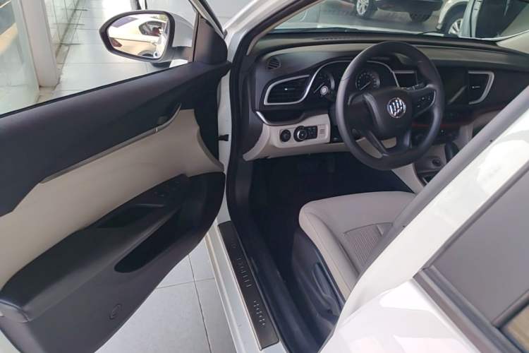 Used Buick GT 2015 15N Automatic Elite Version Driver Seat