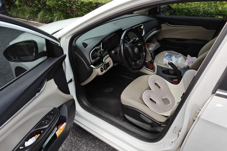 Used Buick GT 2015 15N Automatic Elite Version Driver Seat