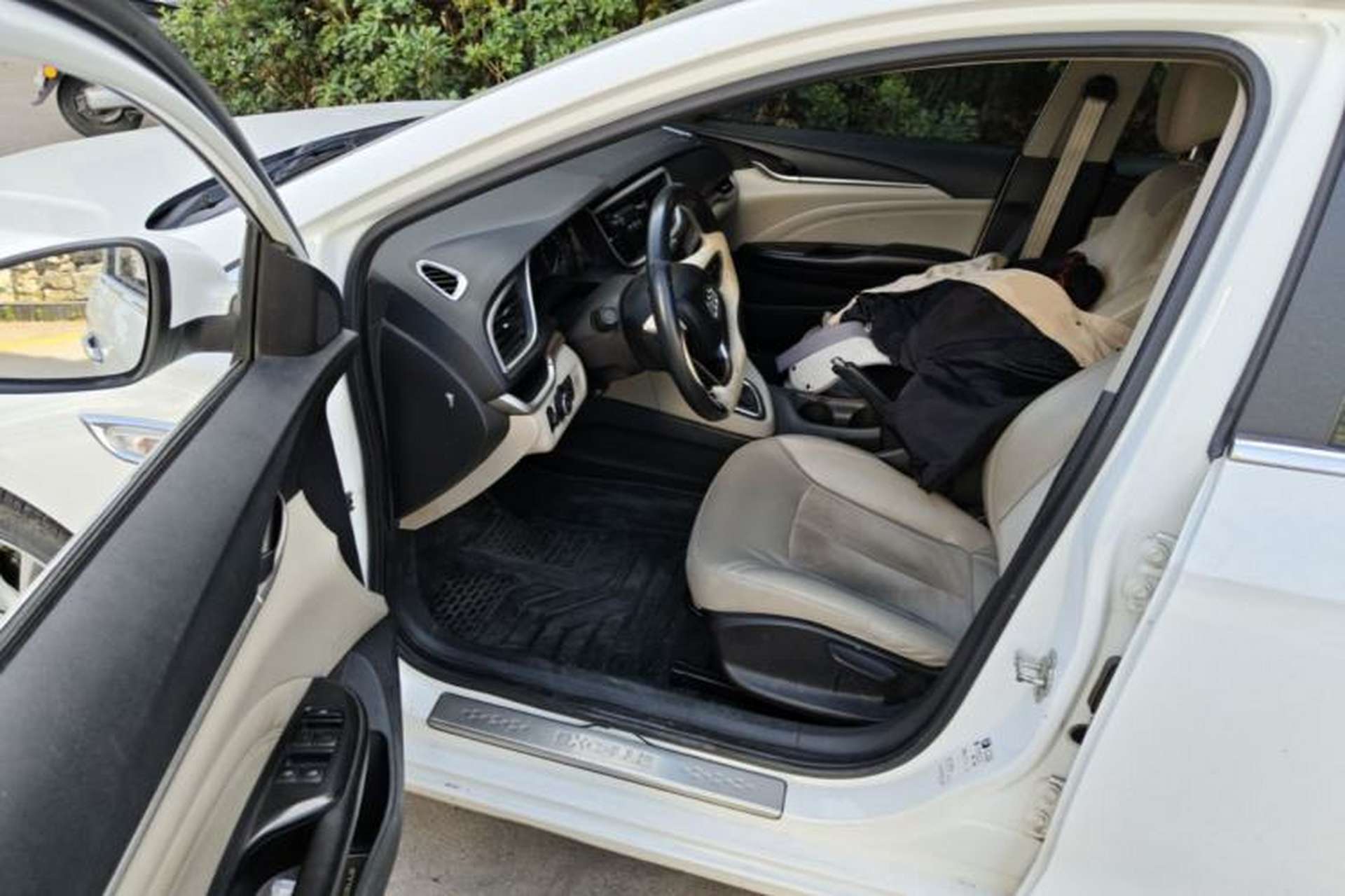 Used Buick GT 2015 15N Automatic Deluxe Edition Driver Seat