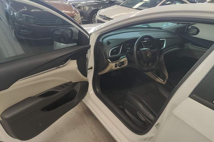 Used Buick GT 2015 15N Automatic Elite Version Driver Seat