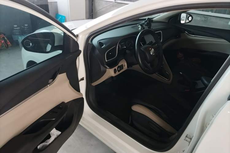 Used Buick GT 2015 15N Automatic Elite Version Driver Seat