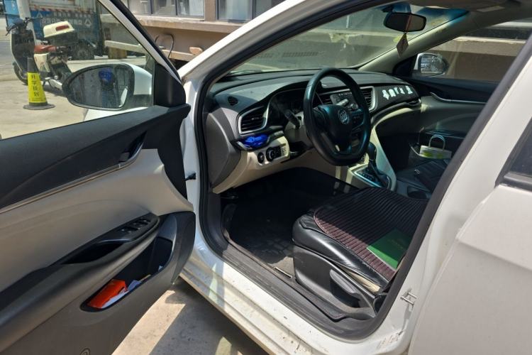 Used Buick GT 2015 15N Automatic Elite Version Driver Seat