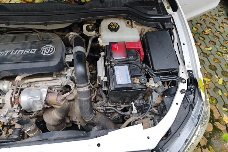 Used Buick GT 2015 18T Dual-Clutch Luxury Model Engine Bay Left