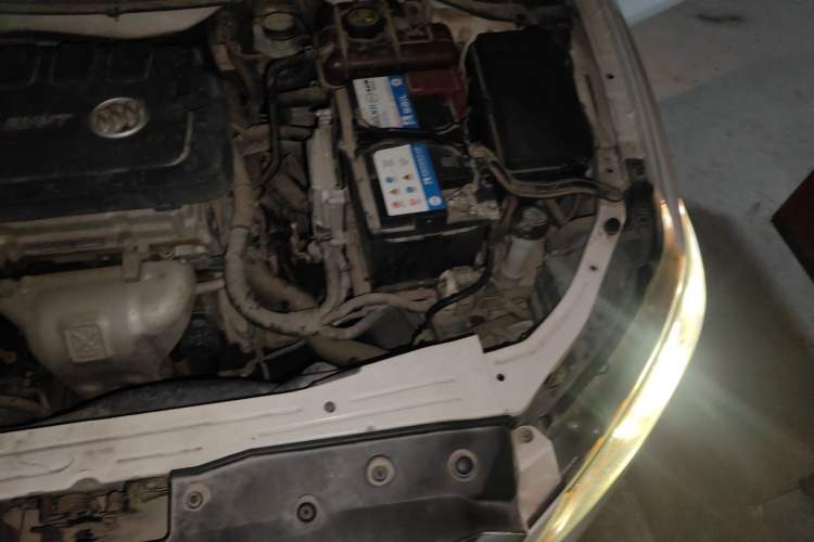 Used Buick GT 2015 15N Manual Luxury Version Engine Bay Left