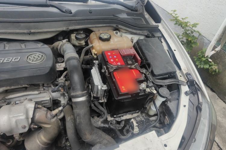 Used Buick GT 2015 18T Dual-Clutch Luxury Model Engine Bay Left