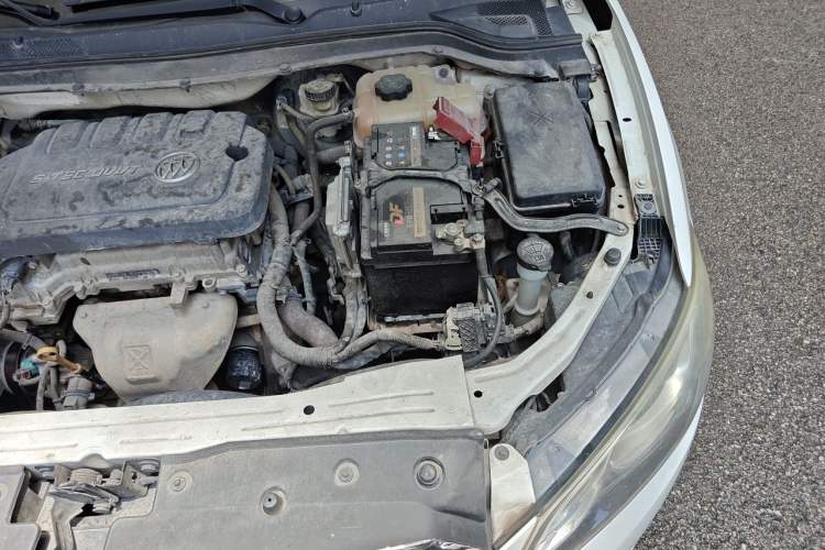 Used Buick GT 2015 15N Manual Luxury Version Engine Bay Left