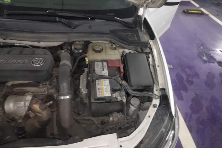Used Buick GT 2015 18T Dual-Clutch Luxury Model Engine Bay Left