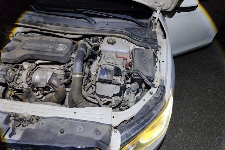 Used Buick GT 2015 18T Dual-Clutch Luxury Model Engine Bay Left