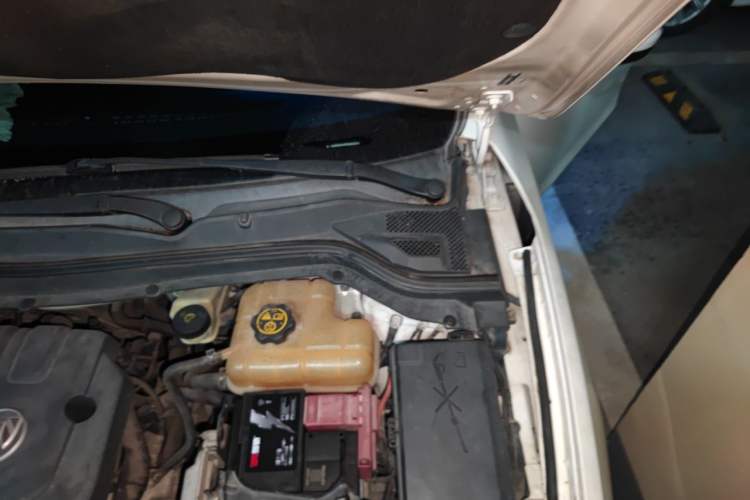 Used Buick GT 2015 15N Automatic Deluxe Edition Engine Bay Left