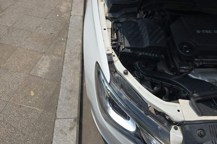 Used Buick GT 2015 15N Automatic Entry-Level Trim Engine Bay Right