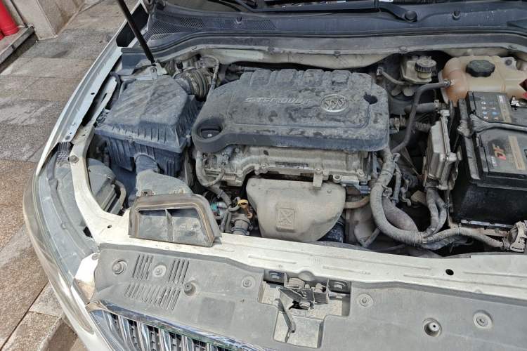 Used Buick GT 2015 15N Manual Luxury Version Engine Bay Right