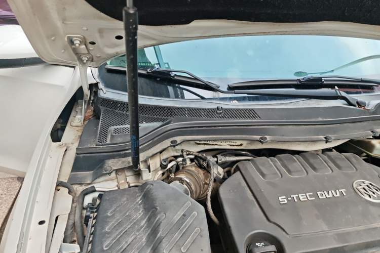 Used Buick GT 2015 15N Automatic Elite Version Engine Bay Right