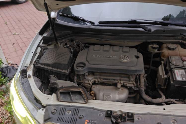 Used Buick GT 2015 15N Manual Luxury Version Engine Bay Right