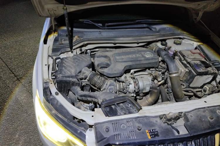 Used Buick GT 2015 18T Dual-Clutch Luxury Model Engine Bay Right