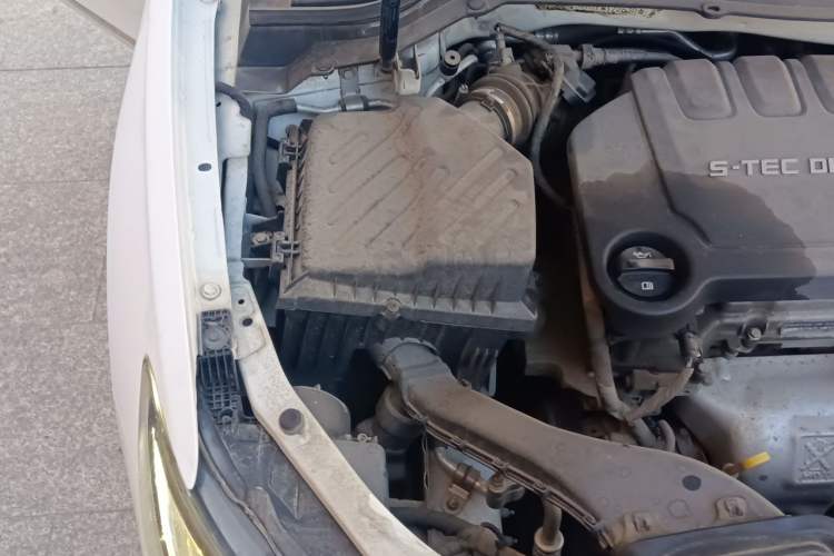 Used Buick GT 2015 15N Manual Luxury Version Engine Bay Right
