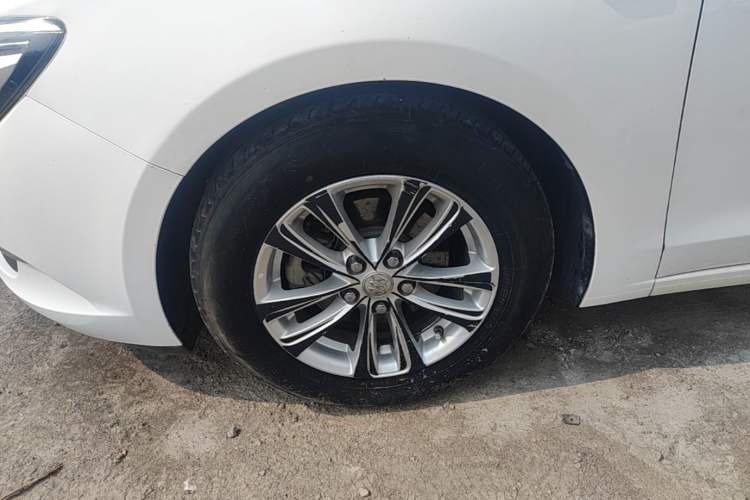 Used Buick GT 2015 15N Manual Entry-Level Trim Exterior 4